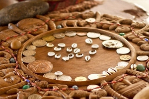 Consulta de Jogo de Búzios com Pai Mateus da Bahia — Pai de Santo em Recife especialista em leitura de búzios e previsões.